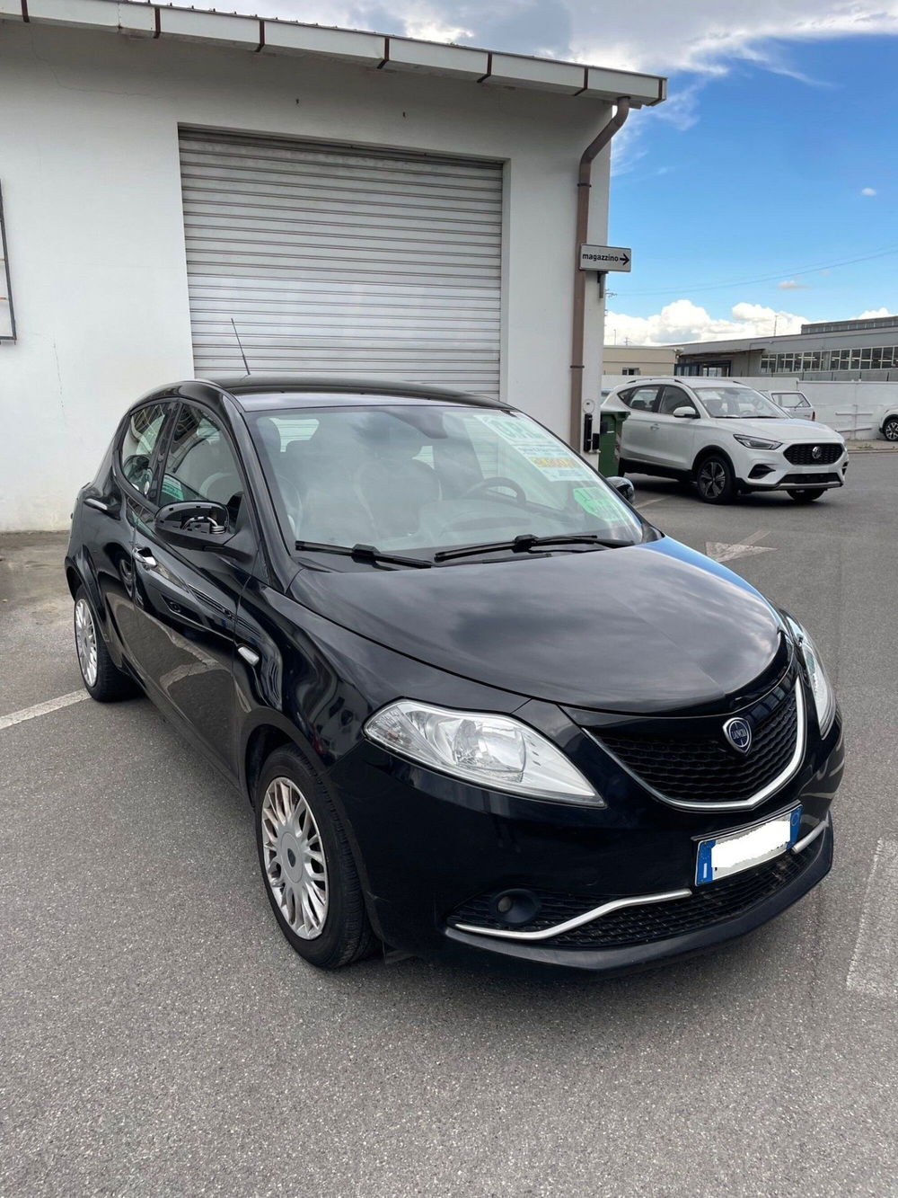 Lancia Ypsilon usata a Lucca (3)