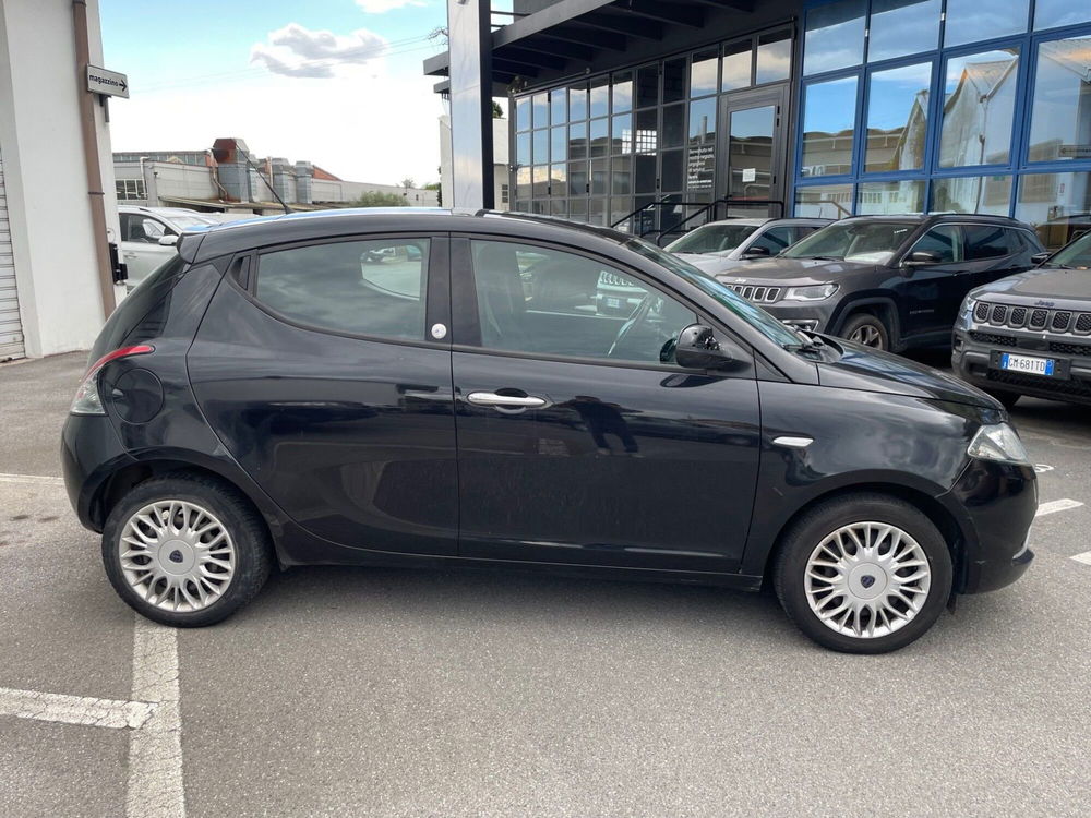 Lancia Ypsilon usata a Lucca (4)