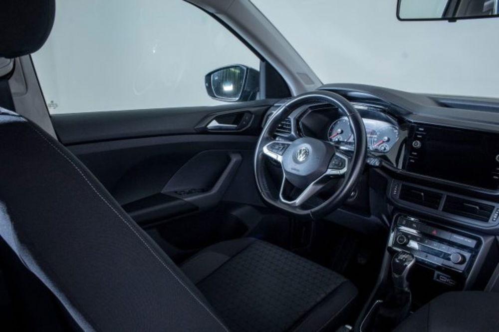 Volkswagen T-Cross usata a Novara (6)