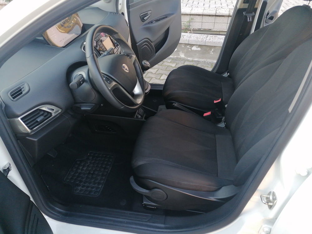 Lancia Ypsilon usata a Brescia (12)