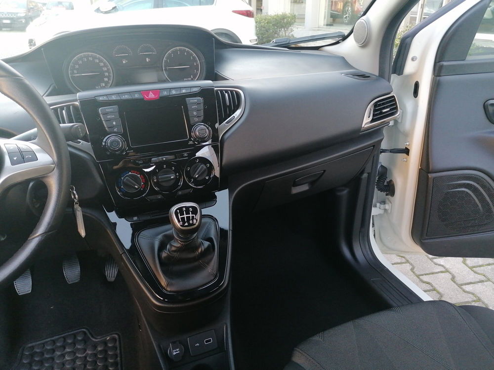 Lancia Ypsilon usata a Brescia (16)