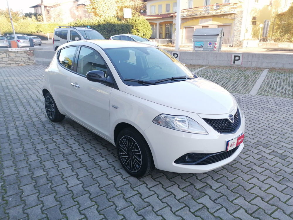 Lancia Ypsilon usata a Brescia (5)