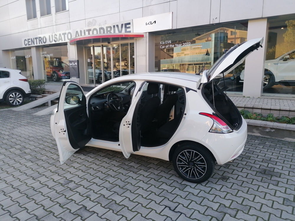 Lancia Ypsilon usata a Brescia (10)