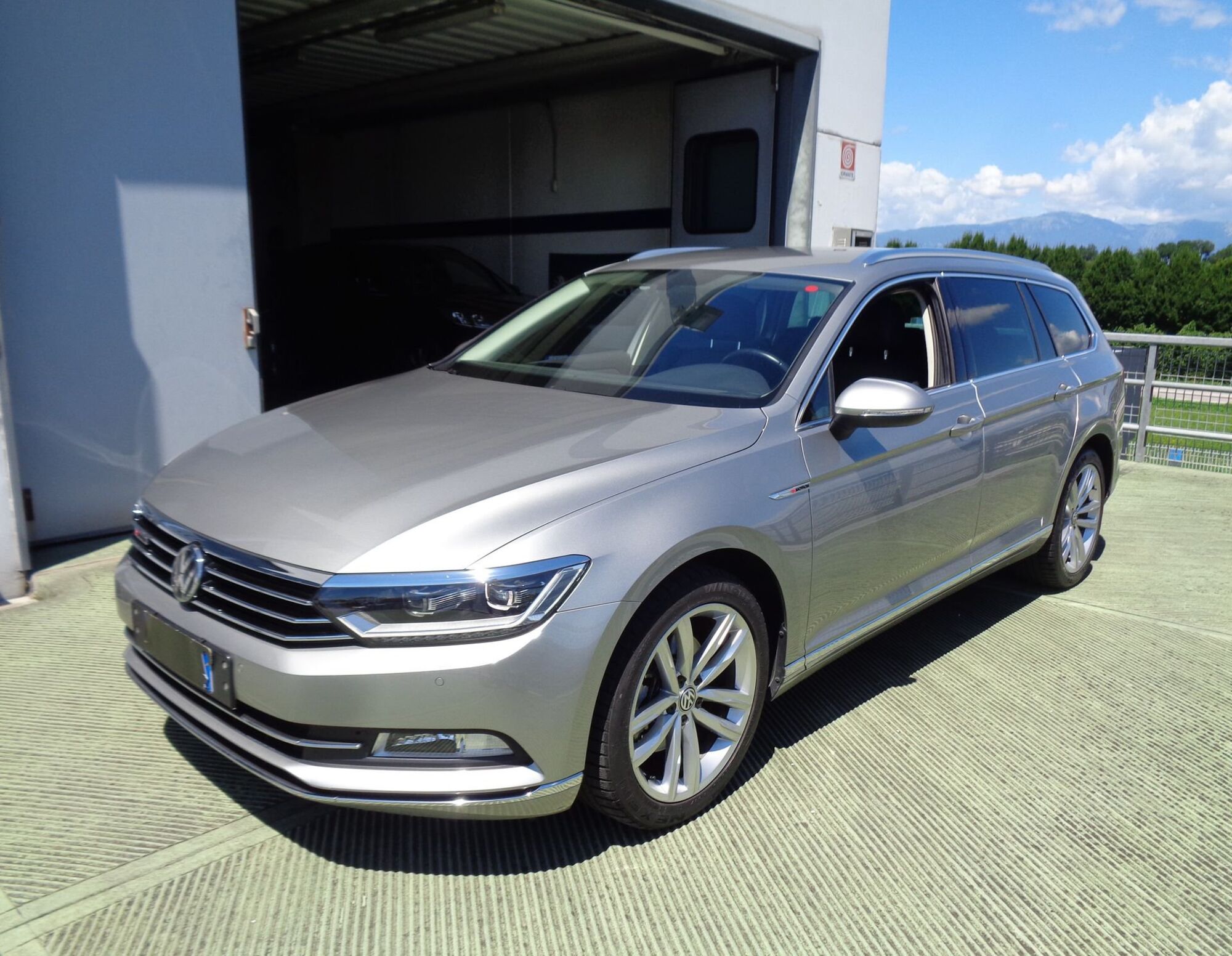 Volkswagen Passat Variant 2.0 TDI 190 CV 4MOTION DSG Highline BMT  del 2016 usata a Castelfranco Veneto