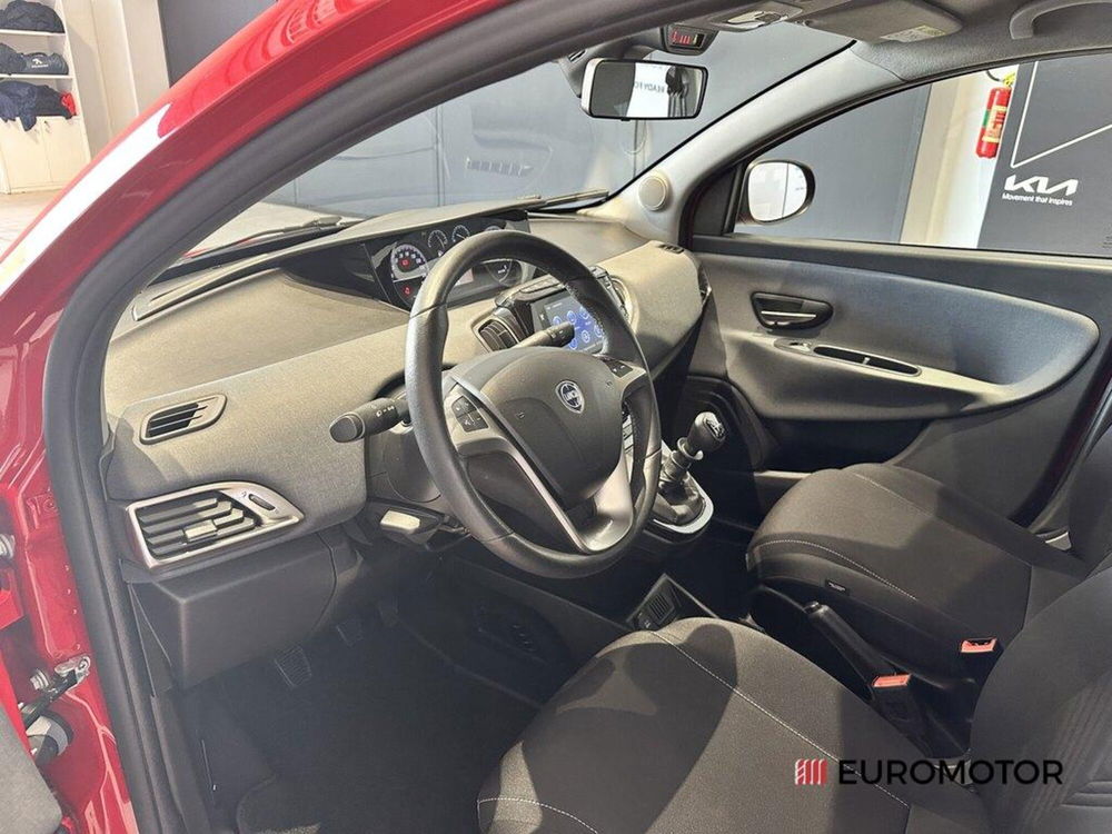 Lancia Ypsilon usata a Bari (15)