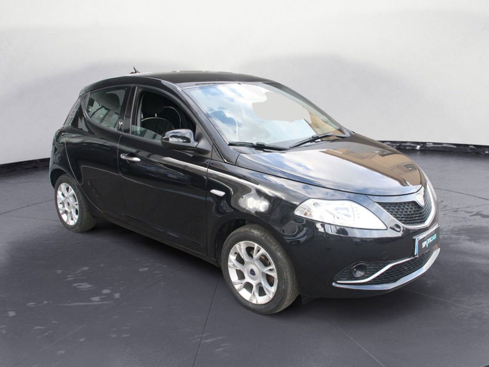 Lancia Ypsilon usata a Catania (2)