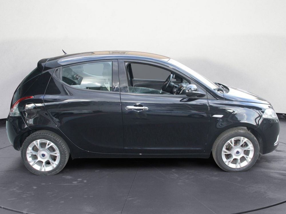 Lancia Ypsilon usata a Catania (5)