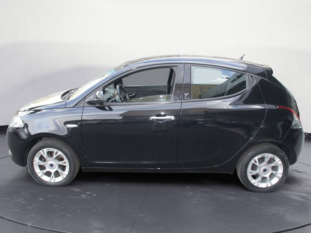 Lancia Ypsilon usata a Catania (6)