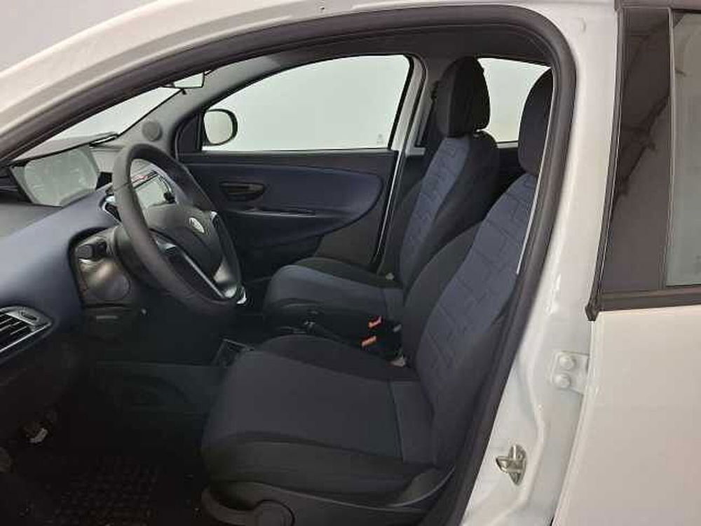 Lancia Ypsilon nuova a Chieti (6)