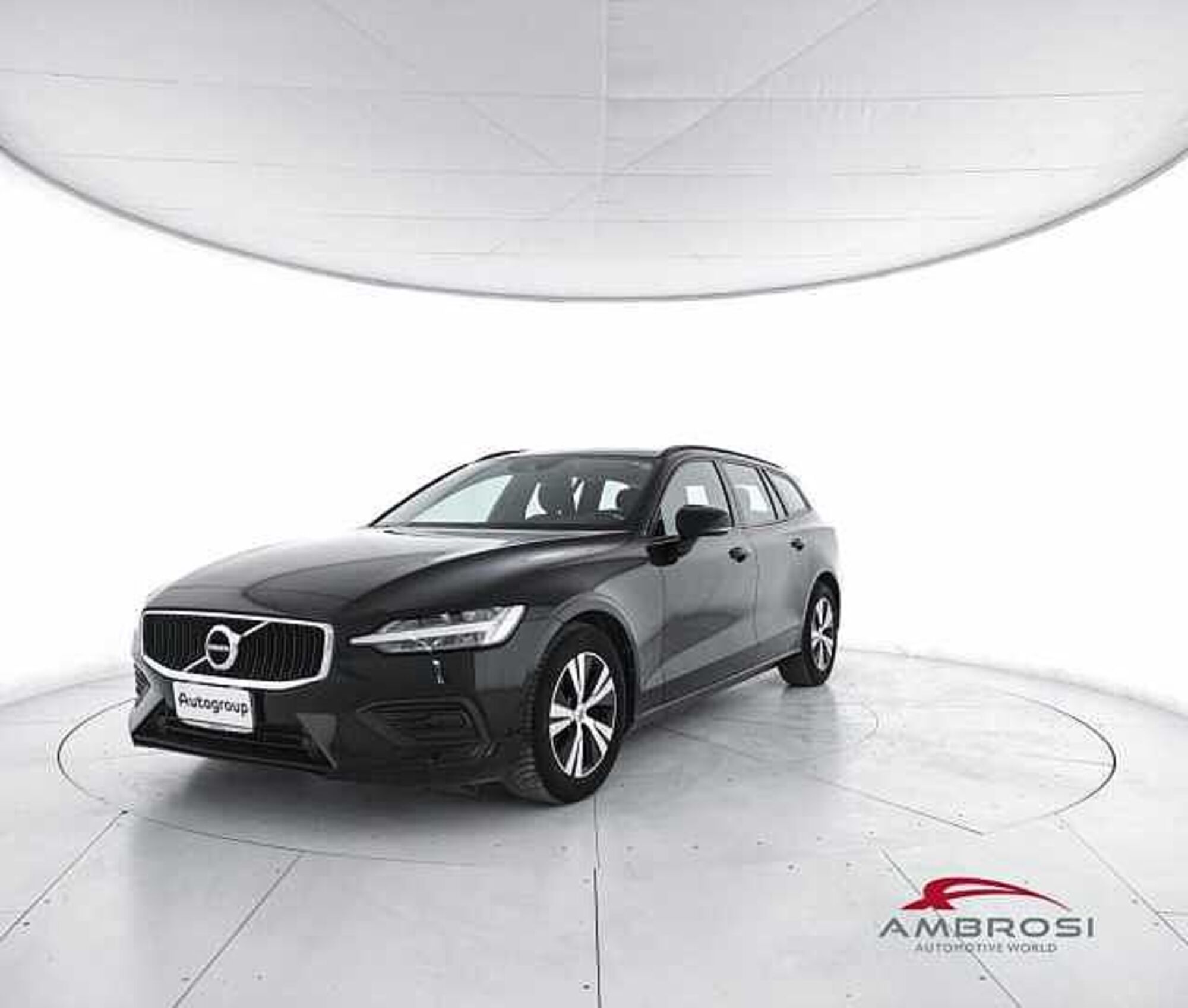 Volvo V60 D3 Momentum Business del 2020 usata a Viterbo