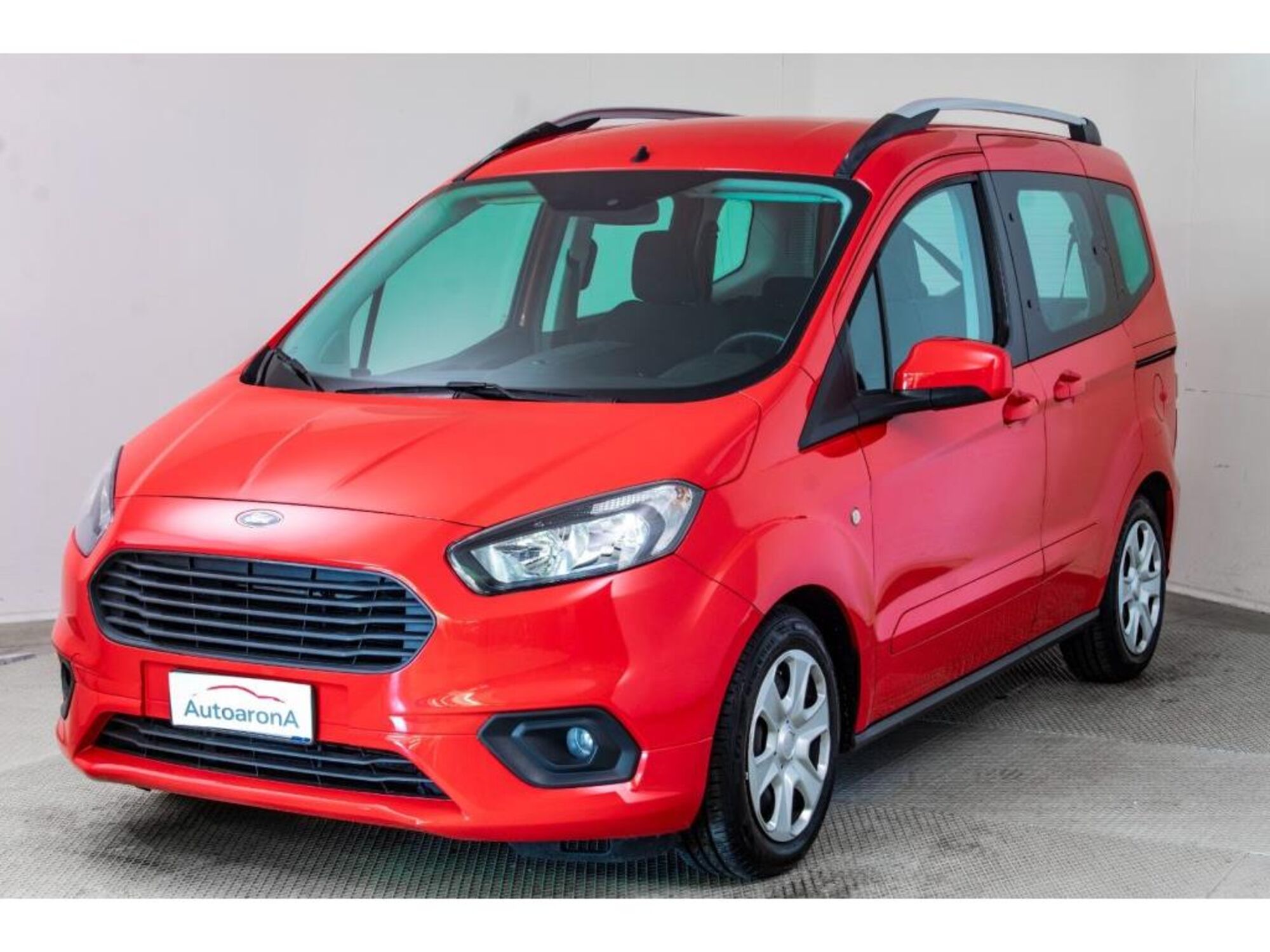 Ford Tourneo Courier 1.5 TDCI 75 CV Plus  del 2019 usata a Paruzzaro