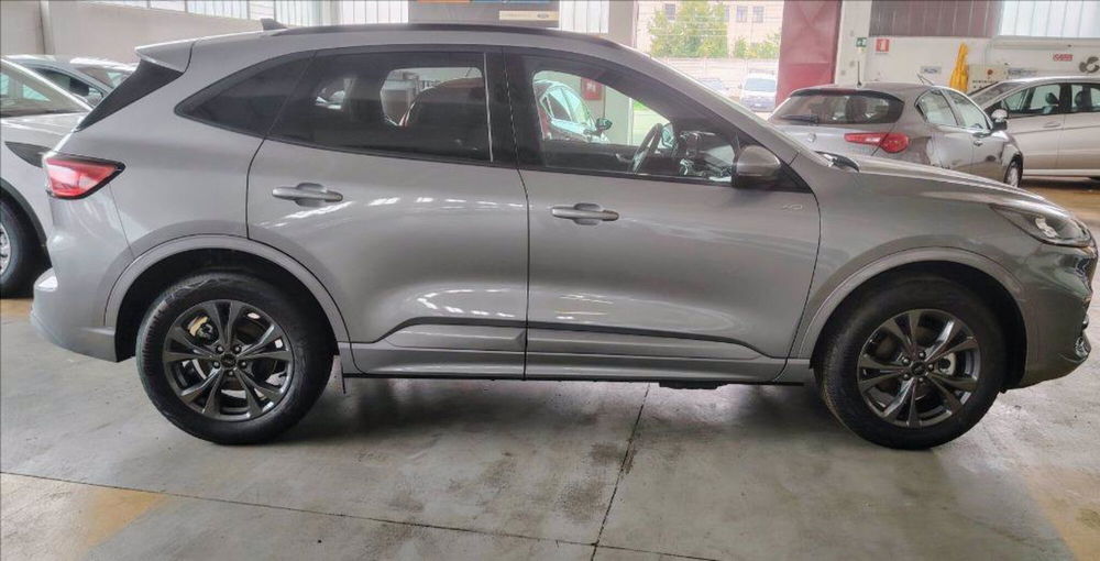 Ford Kuga nuova a Milano (2)