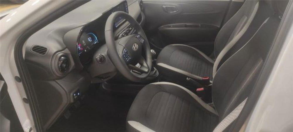 Hyundai i10 nuova a Bari (9)