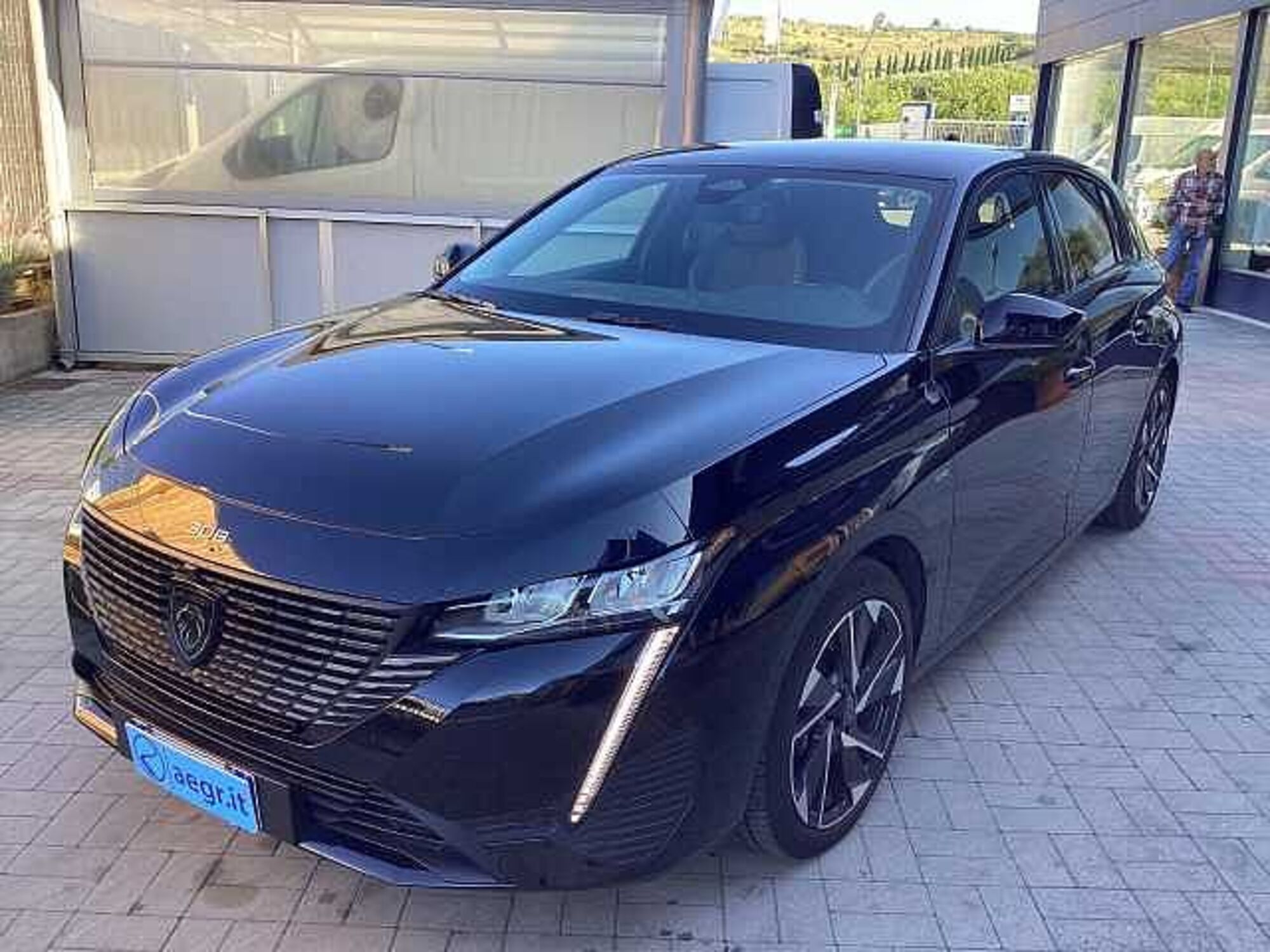 Peugeot 308 Hybrid 180 e-EAT8 Allure Pack  del 2022 usata a Castel Madama