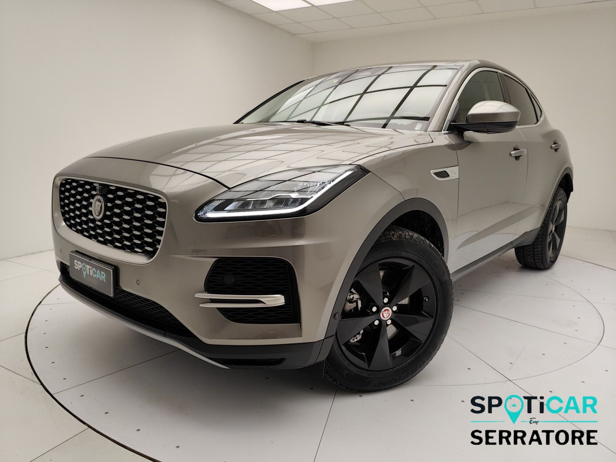 Jaguar E-Pace 2.0d i4 mhev R-Dynamic S awd 163cv auto del 2021 usata a Erba