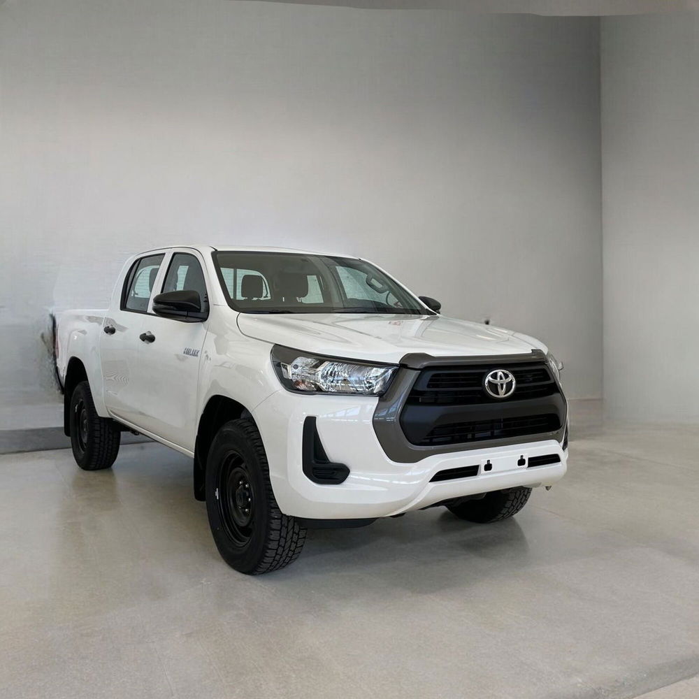 Toyota Hilux nuova a Cremona (3)