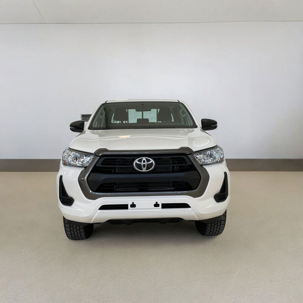 Toyota Hilux nuova a Cremona (2)