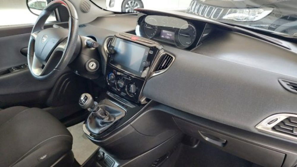 Lancia Ypsilon usata a Brescia (10)