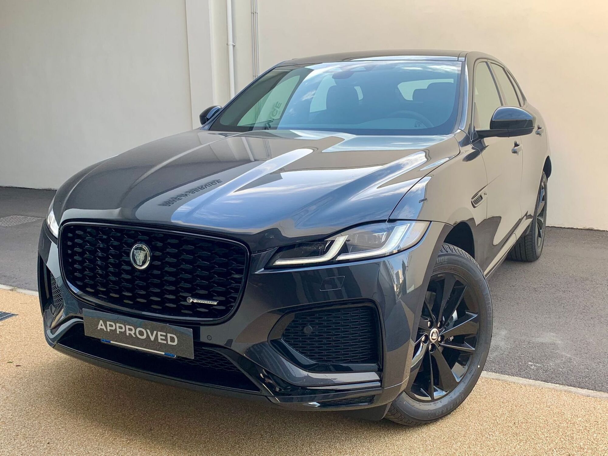 Jaguar F-Pace 2.0 D 204 CV AWD aut. R-Dynamic S  del 2023 usata a Bari