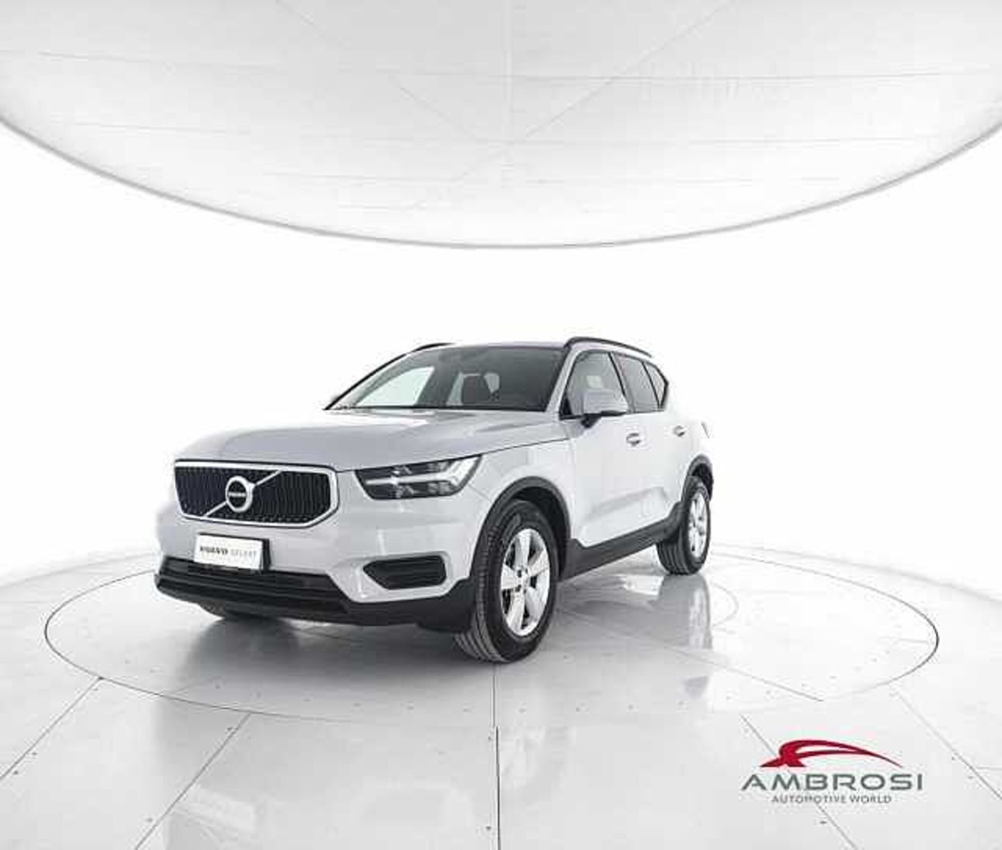 Volvo XC40 T2 Momentum Core  del 2021 usata a Corciano