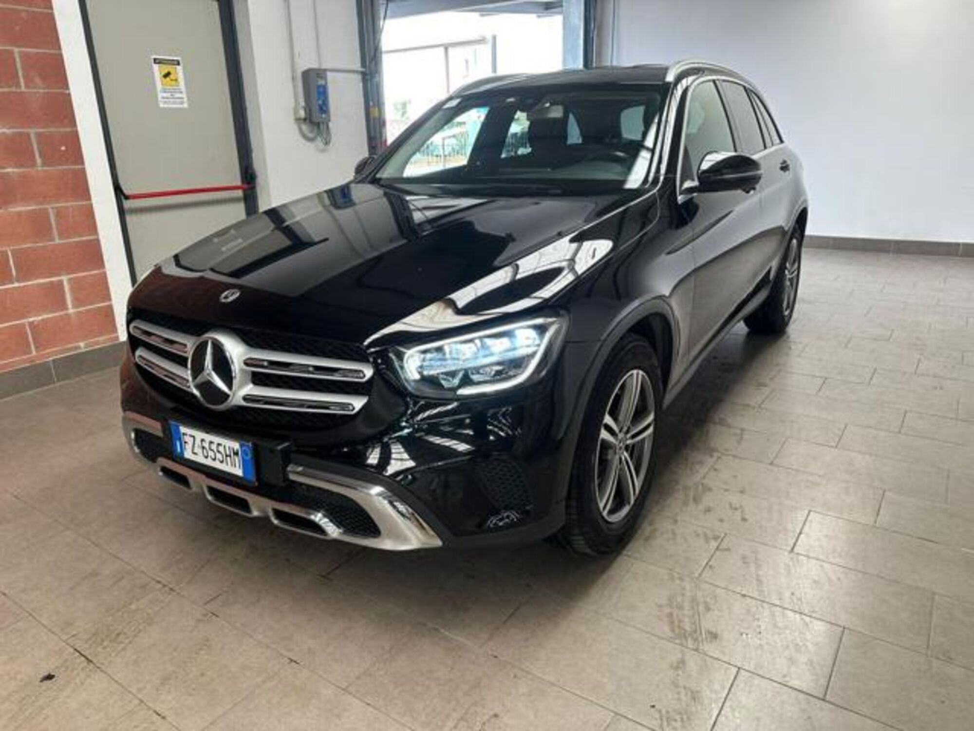 Mercedes-Benz GLC SUV 220 d 4Matic Sport  del 2019 usata a Magenta