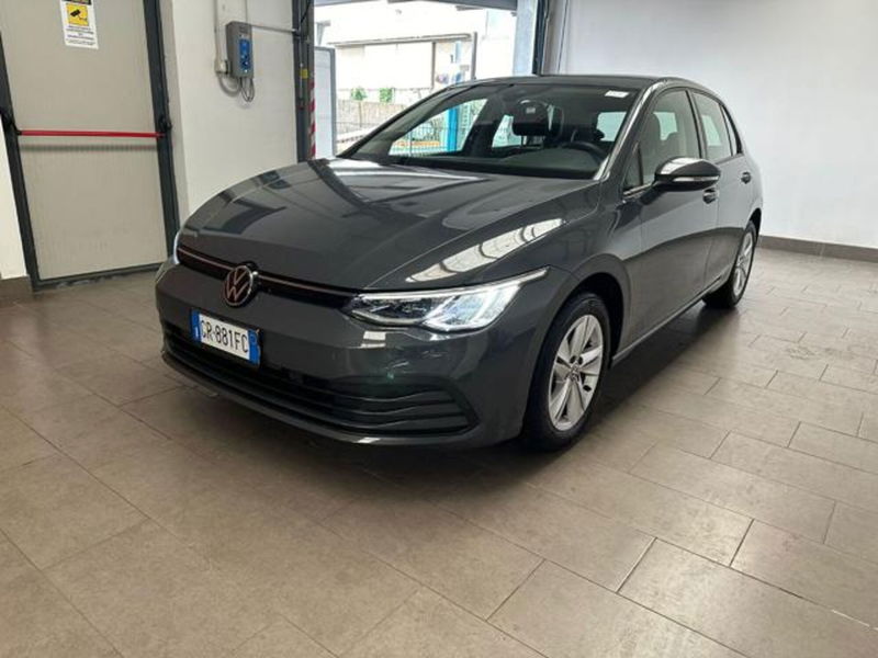 Volkswagen Golf 1.0 eTSI EVO DSG Life del 2021 usata a Magenta