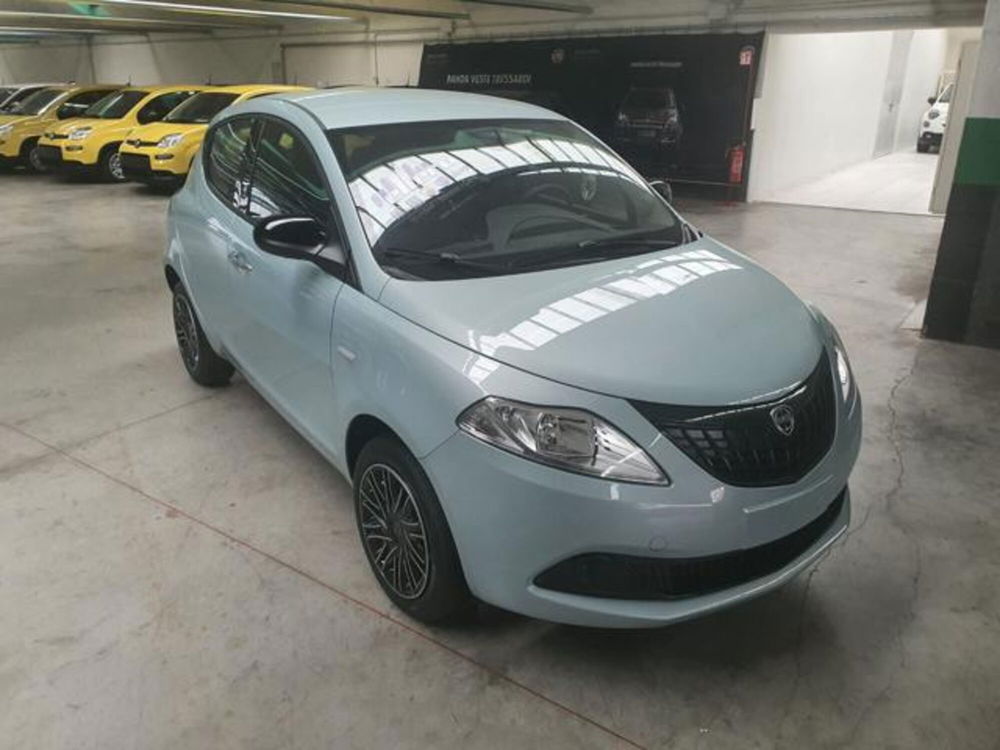 Lancia Ypsilon nuova a Cuneo (2)