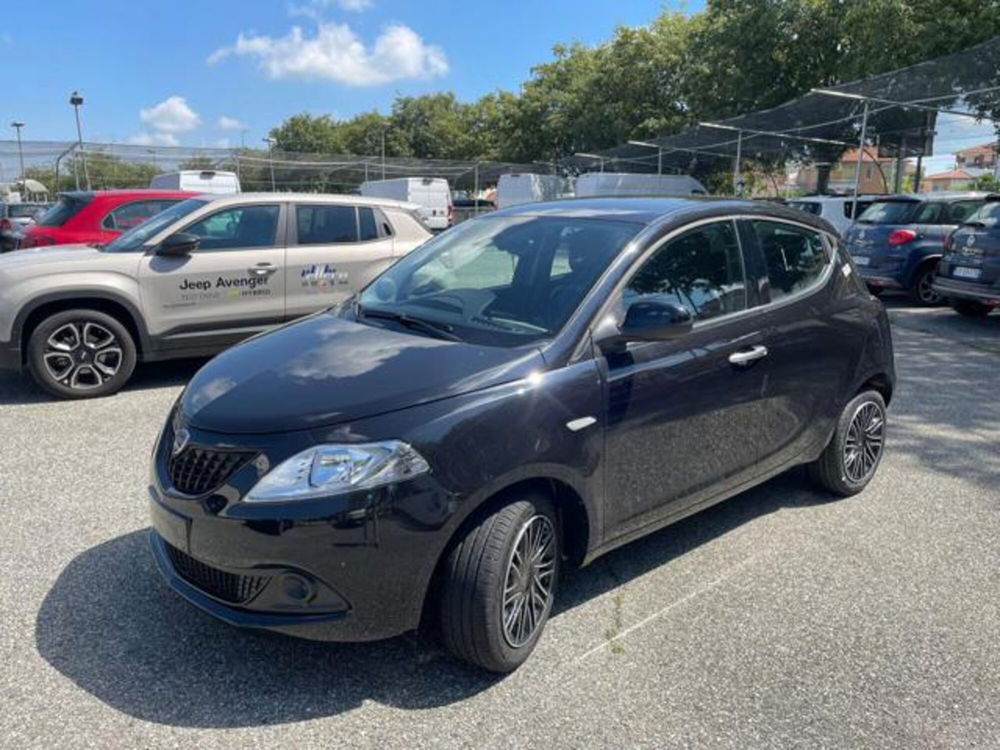 Lancia Ypsilon nuova a Cuneo (12)