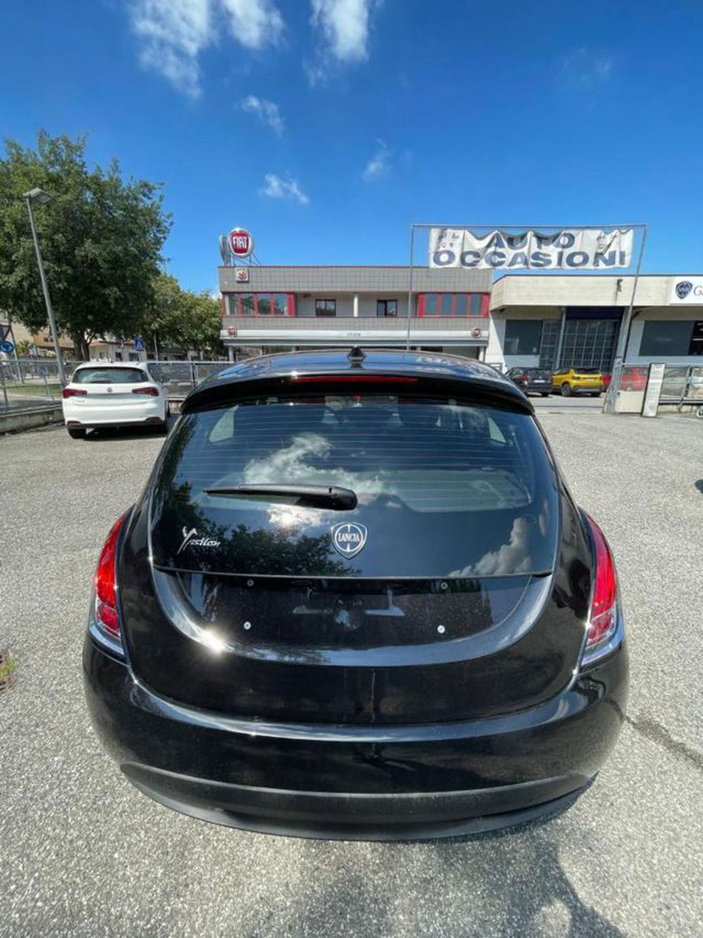 Lancia Ypsilon nuova a Cuneo (6)