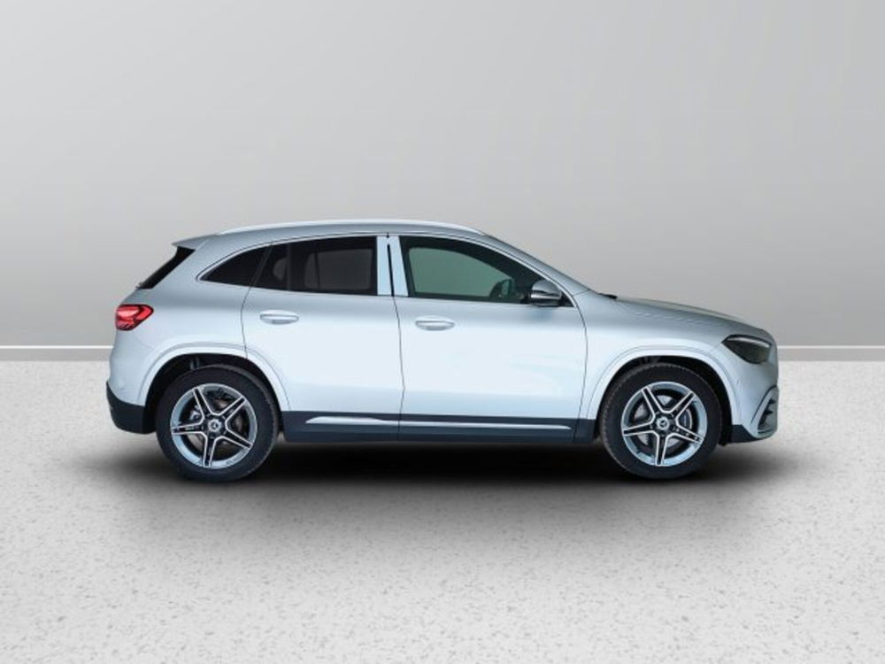 Mercedes-Benz GLA SUV nuova a Teramo (7)