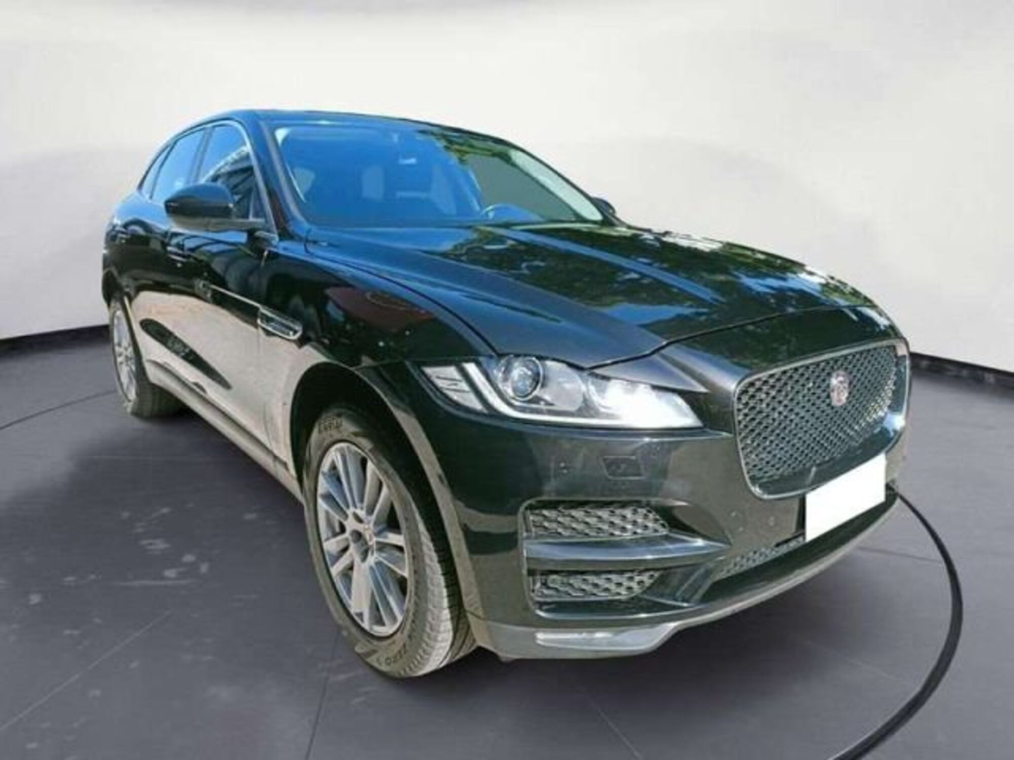 Jaguar F-Pace 2.0 D 180 CV AWD Prestige  del 2017 usata a Empoli