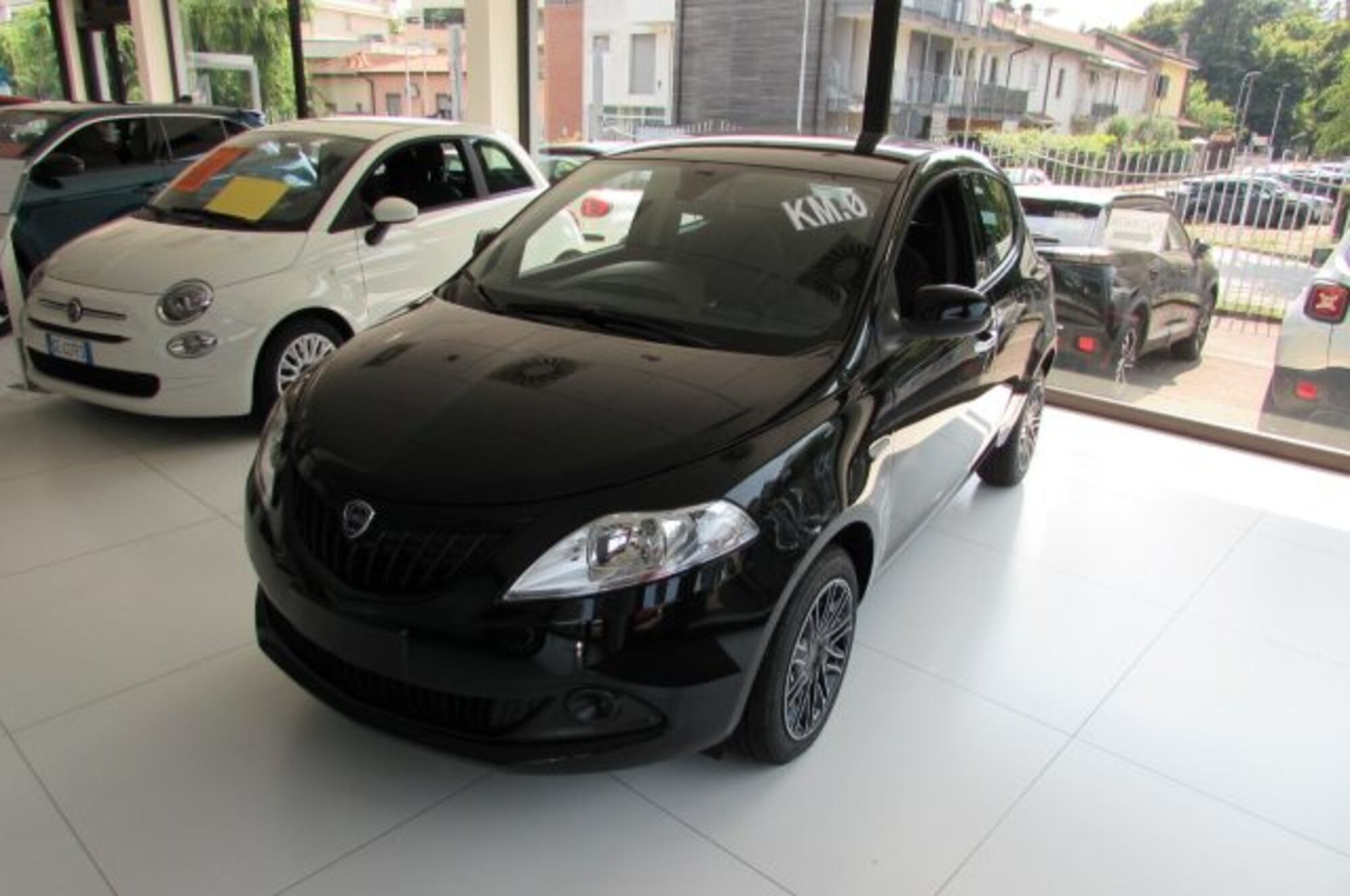 Lancia Ypsilon 1.0 FireFly 5 porte S&amp;S Hybrid Ecochic Silver  nuova a Rho