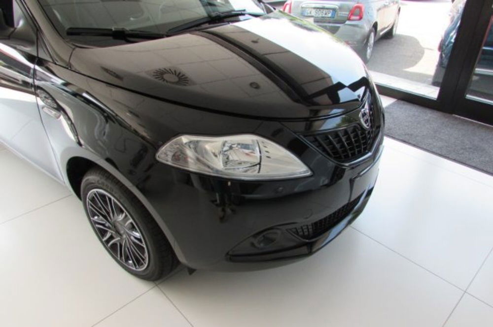 Lancia Ypsilon nuova a Milano (15)