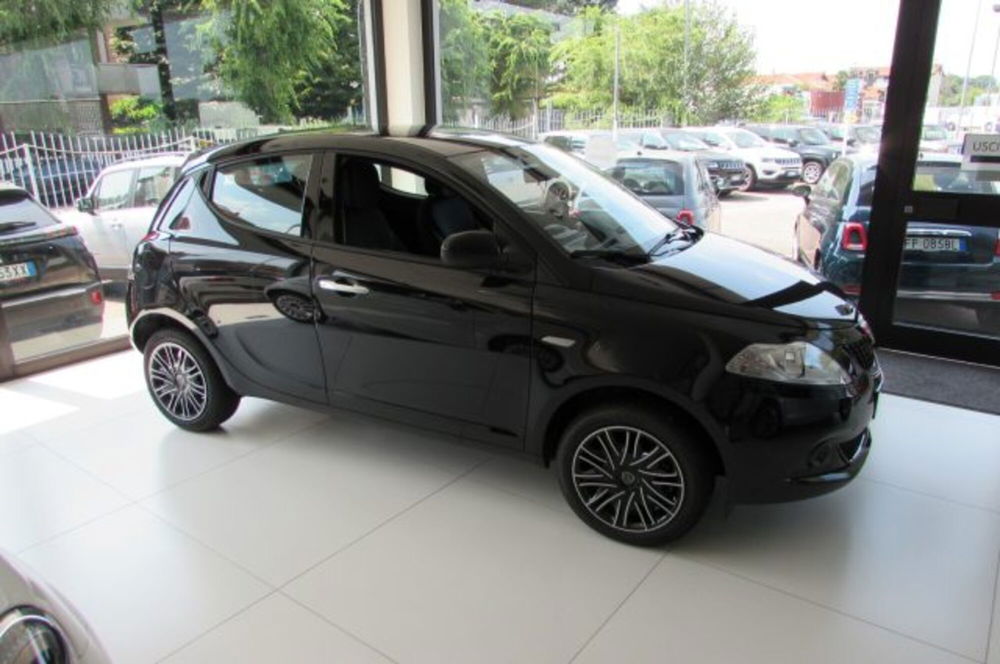 Lancia Ypsilon nuova a Milano (2)