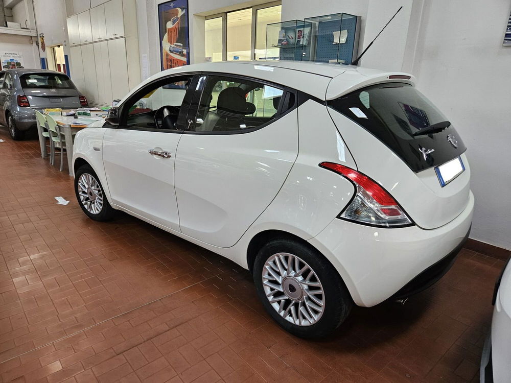 Lancia Ypsilon usata a Lucca (3)