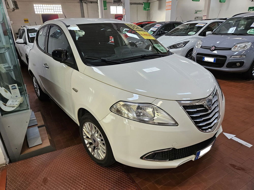 Lancia Ypsilon usata a Lucca (4)