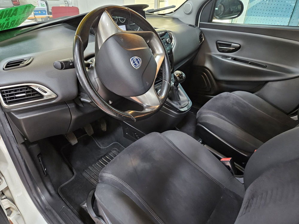 Lancia Ypsilon usata a Lucca (7)