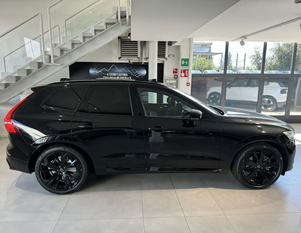 Volvo XC60 nuova a Parma (5)