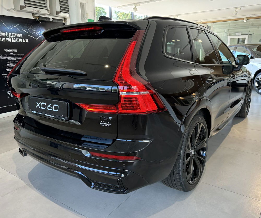 Volvo XC60 nuova a Parma (6)