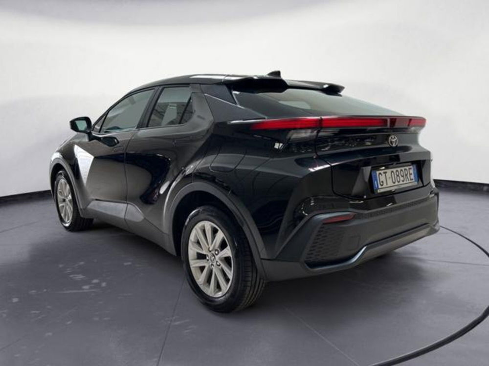 Toyota Toyota C-HR nuova a Cuneo (6)