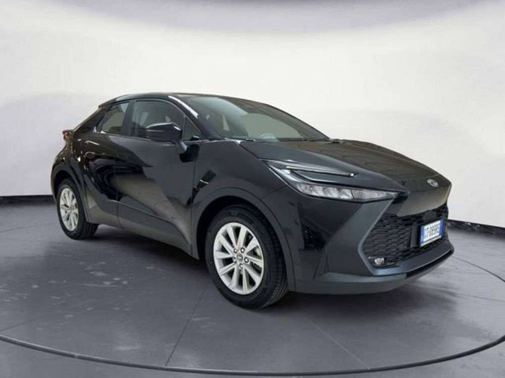 Toyota Toyota C-HR nuova a Cuneo (8)