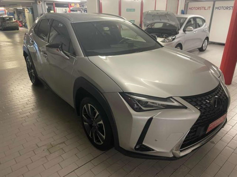 Lexus UX usata a Treviso (4)