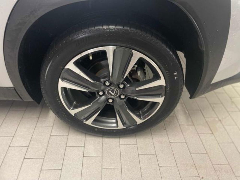 Lexus UX usata a Treviso (7)