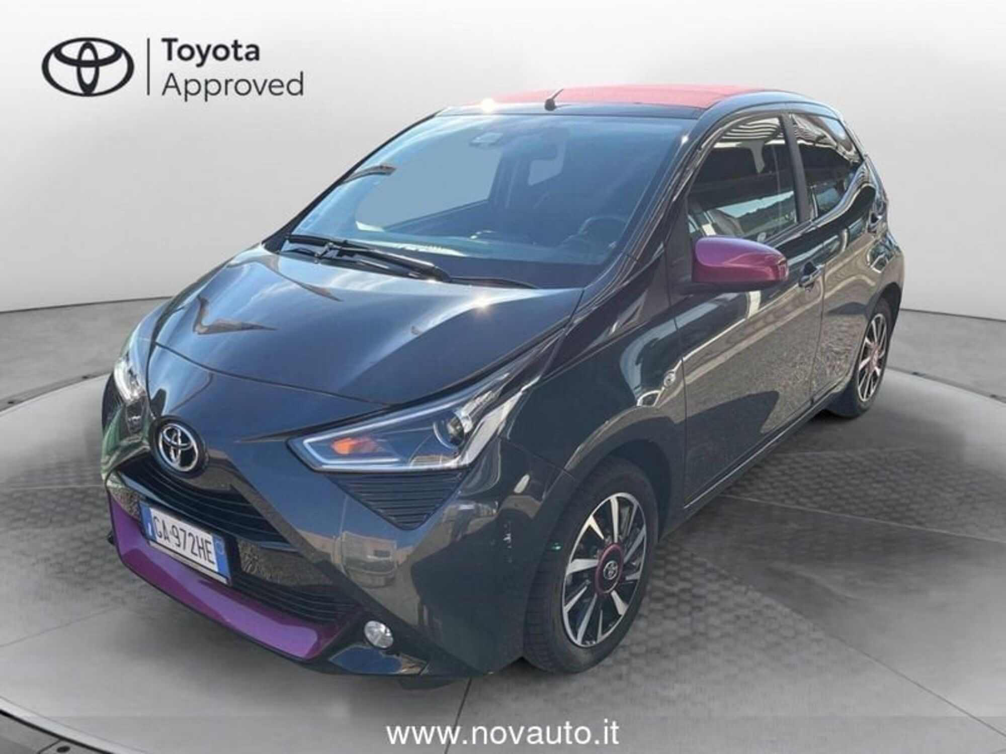 Toyota Aygo Connect 1.0 VVT-i 72 CV 5 porte x-wave grey MMT del 2020 usata a Varese