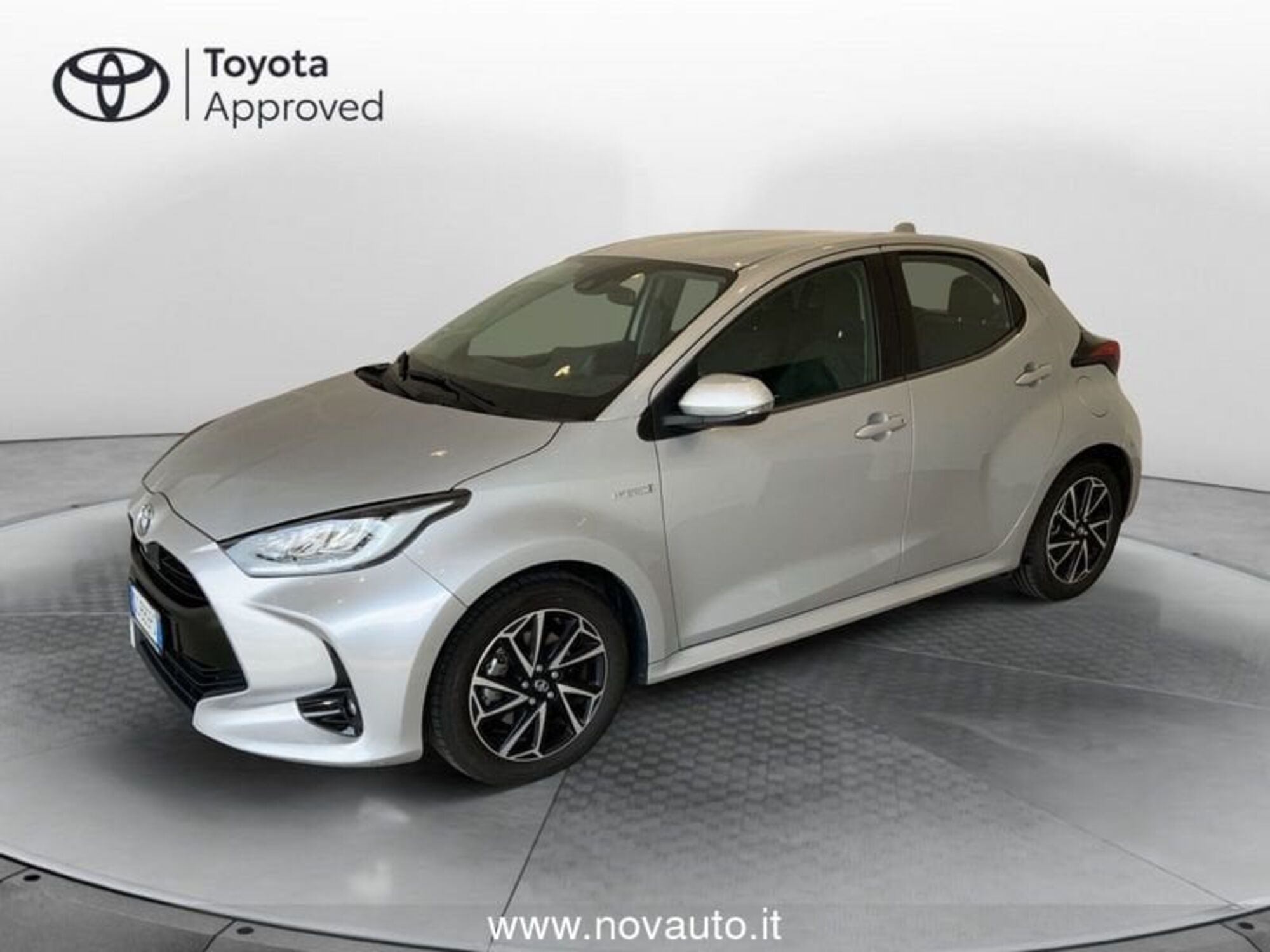 Toyota Yaris Cross 1.5h GR Sport Black Sky fwd 116cv e-cvt del 2020 usata a Varese