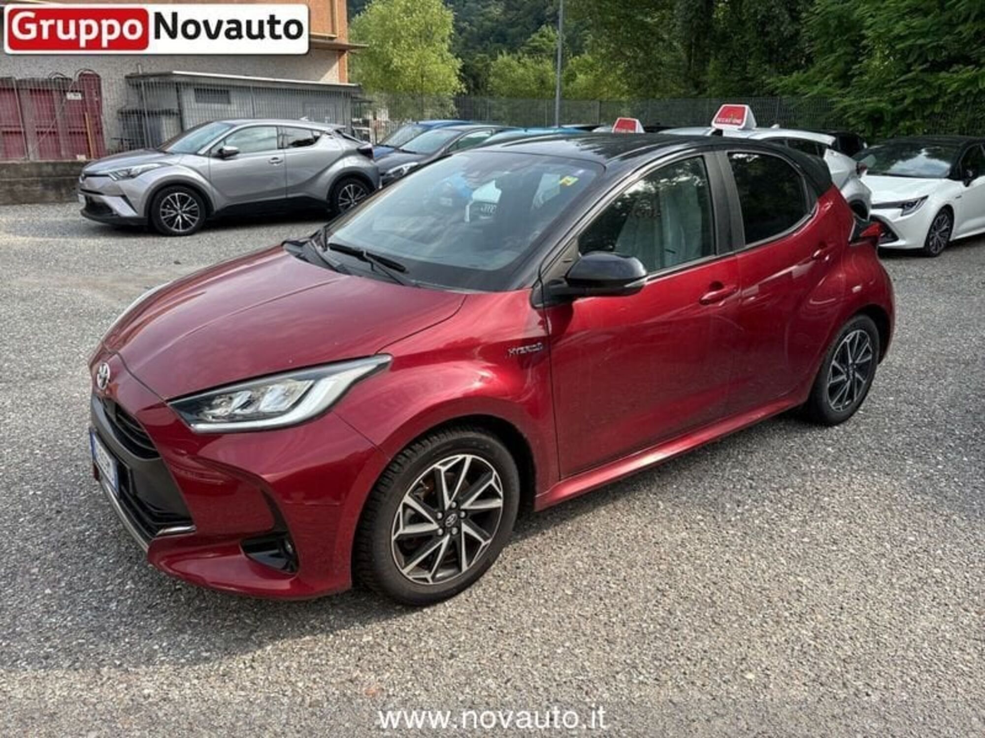 Toyota Yaris Cross 1.5h GR Sport Black Sky fwd 116cv e-cvt del 2020 usata a Varese