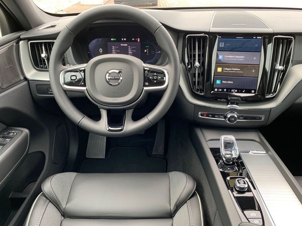 Volvo XC60 nuova a Vercelli (12)