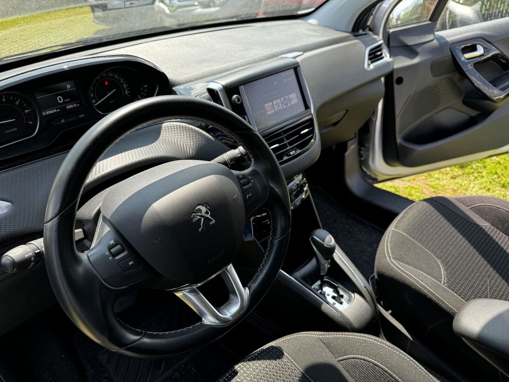 Peugeot 208 usata a Como (12)