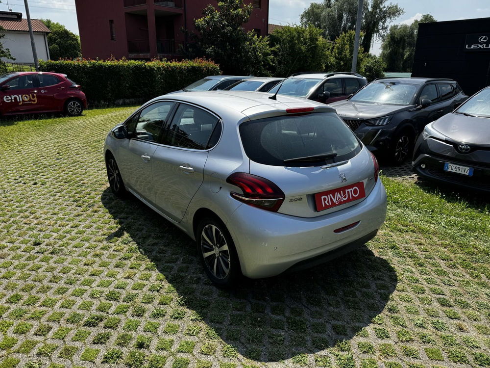 Peugeot 208 usata a Como (7)