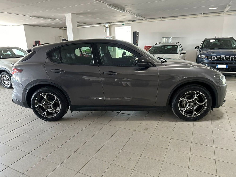 Alfa Romeo Stelvio usata a Arezzo (4)